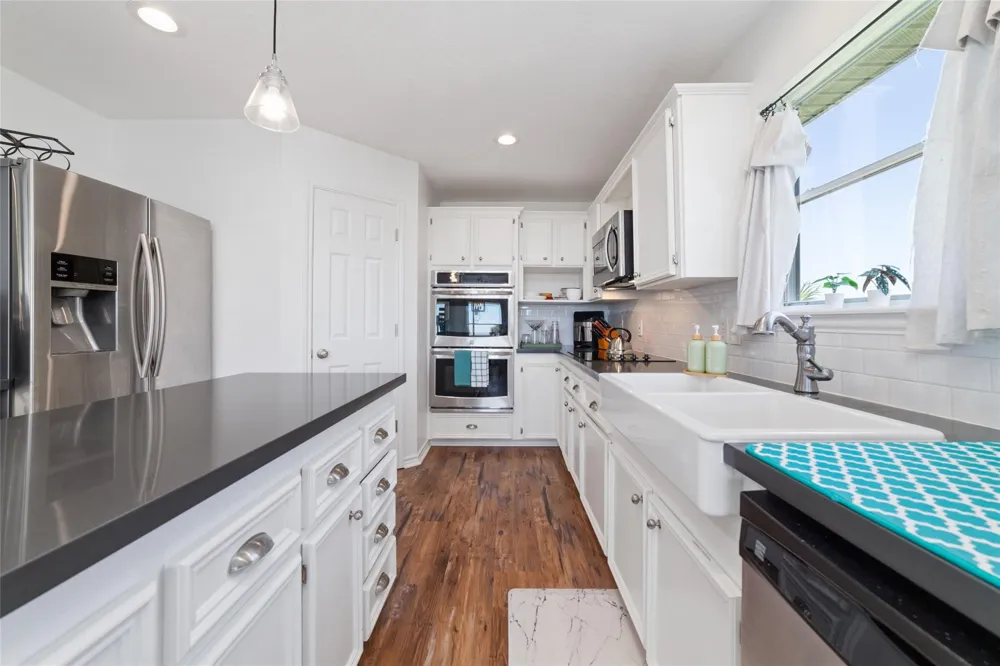 18506 E De Vaca Galveston, TX 77554