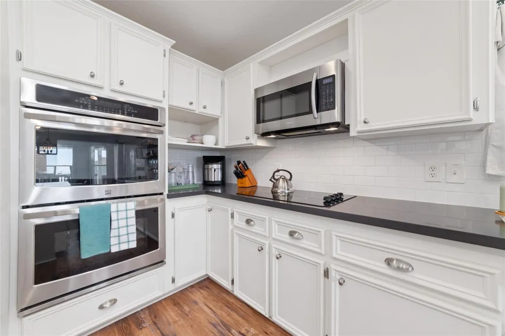 18506 E De Vaca Galveston, TX 77554