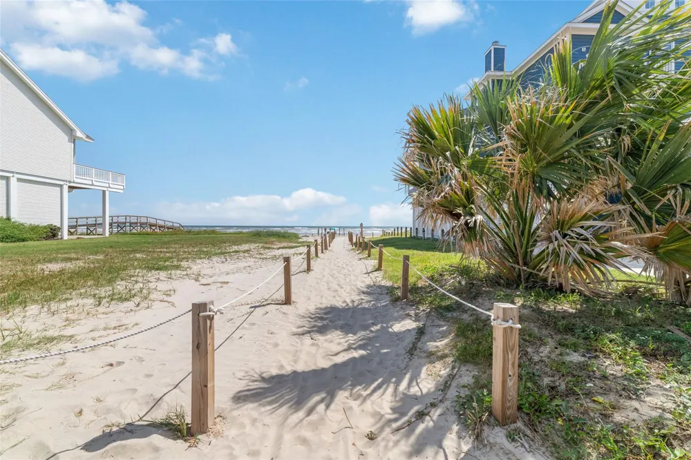 18506 E De Vaca Galveston, TX 77554