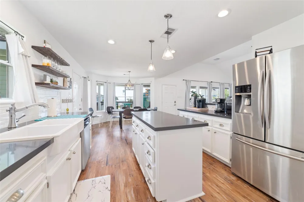 18506 E De Vaca Galveston, TX 77554