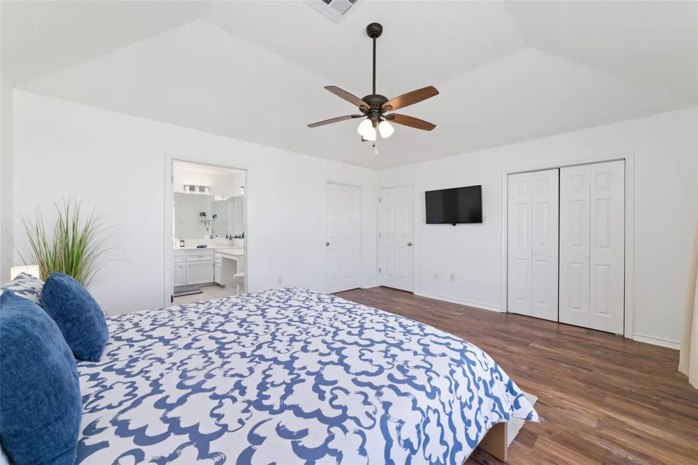 18506 E De Vaca Galveston, TX 77554