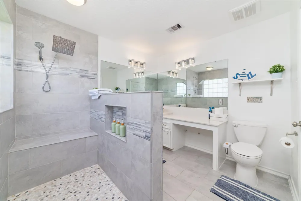 18506 E De Vaca Galveston, TX 77554