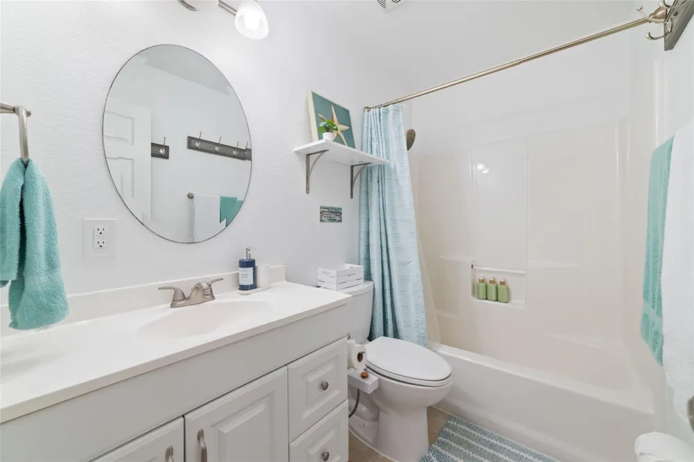 18506 E De Vaca Galveston, TX 77554