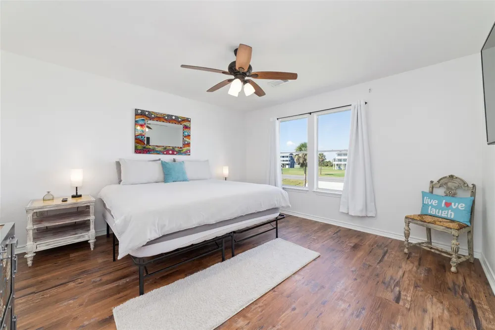 18506 E De Vaca Galveston, TX 77554