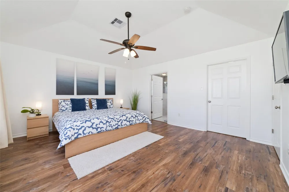 18506 E De Vaca Galveston, TX 77554