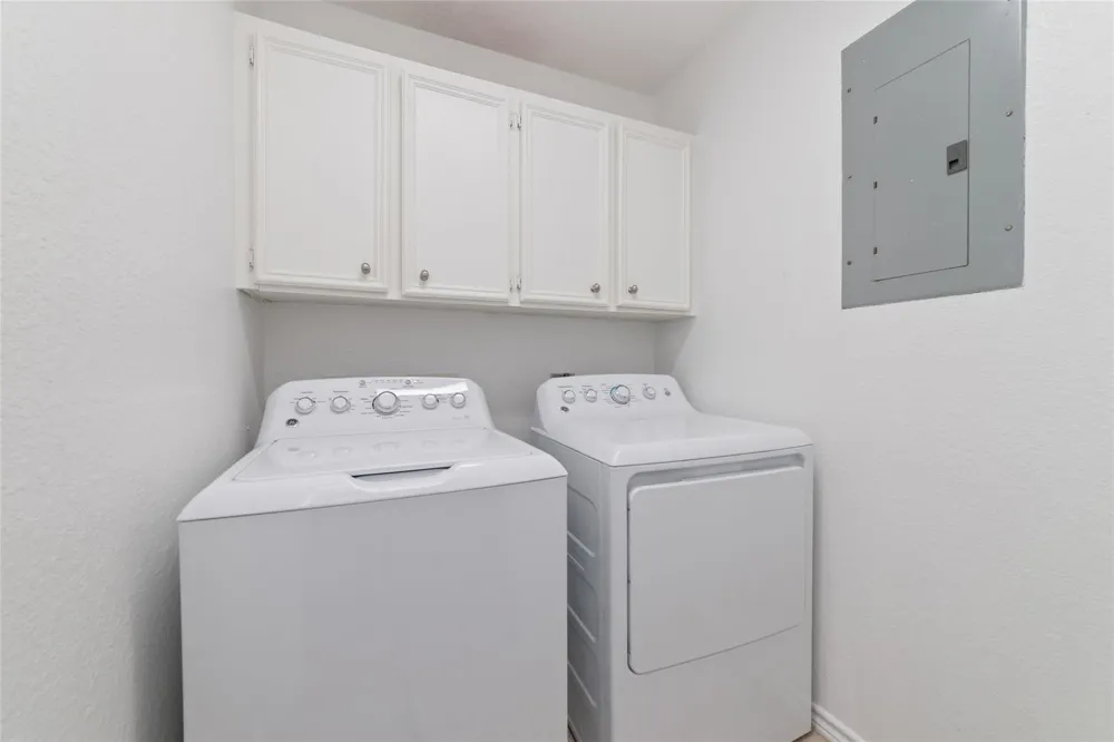 18506 E De Vaca Galveston, TX 77554