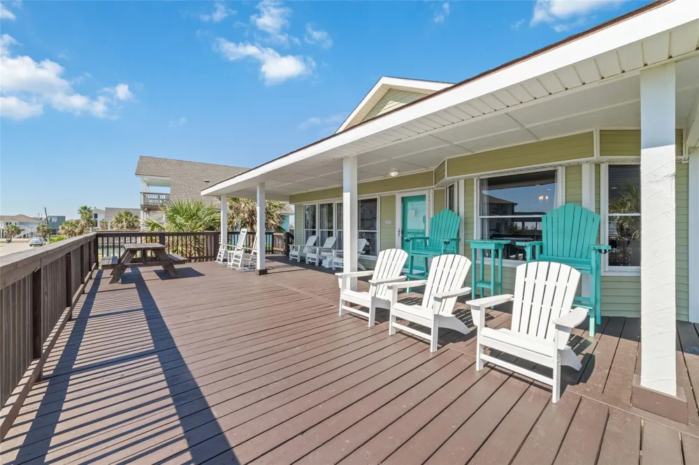 18506 E De Vaca Galveston, TX 77554