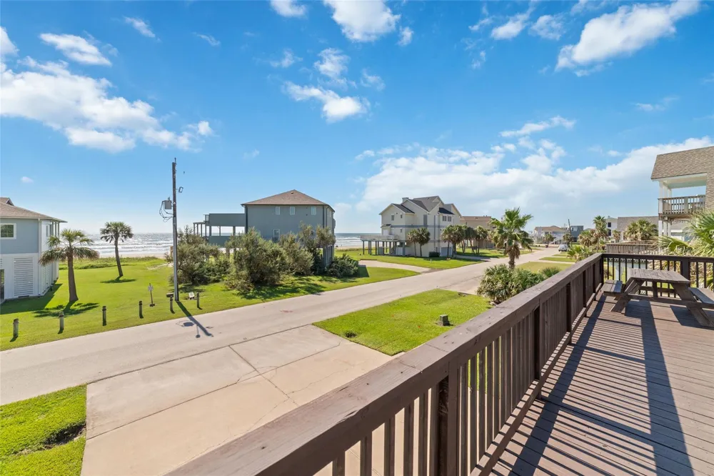 18506 E De Vaca Galveston, TX 77554