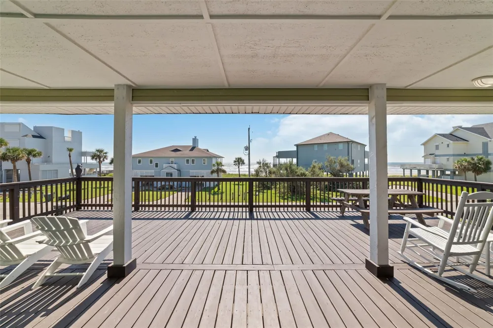 18506 E De Vaca Galveston, TX 77554