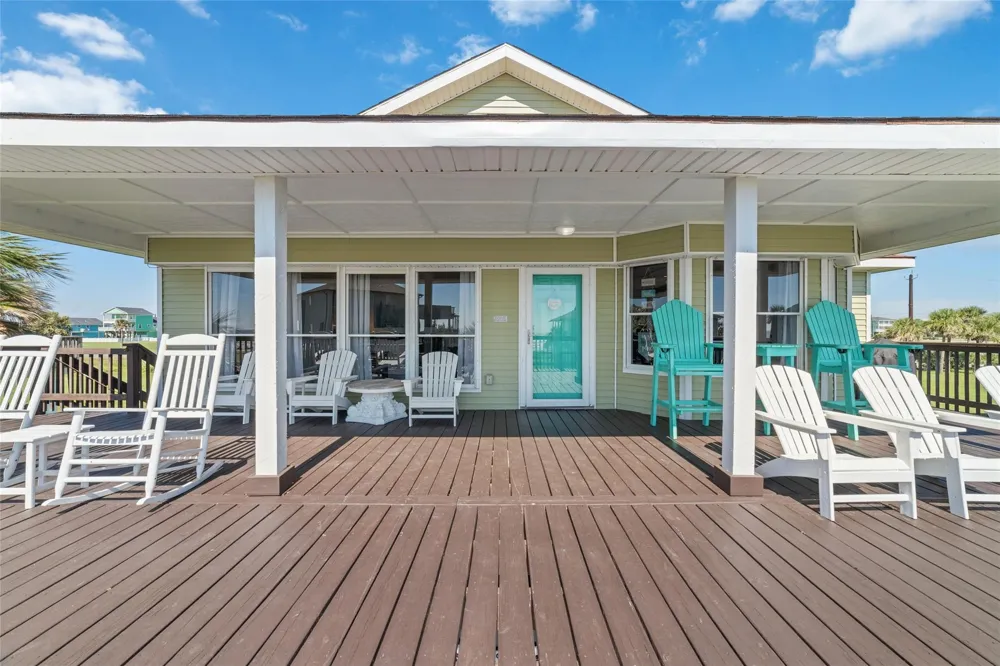 18506 E De Vaca Galveston, TX 77554