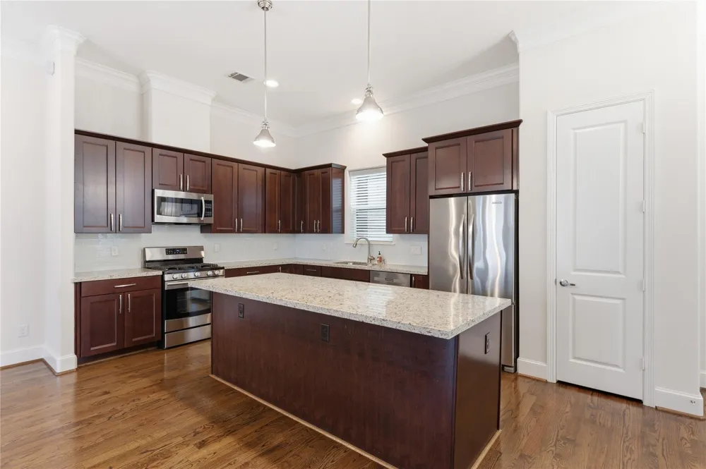 960 W 24th Street Houston, TX 77008