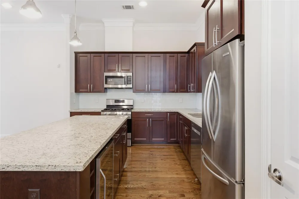 960 W 24th Street Houston, TX 77008