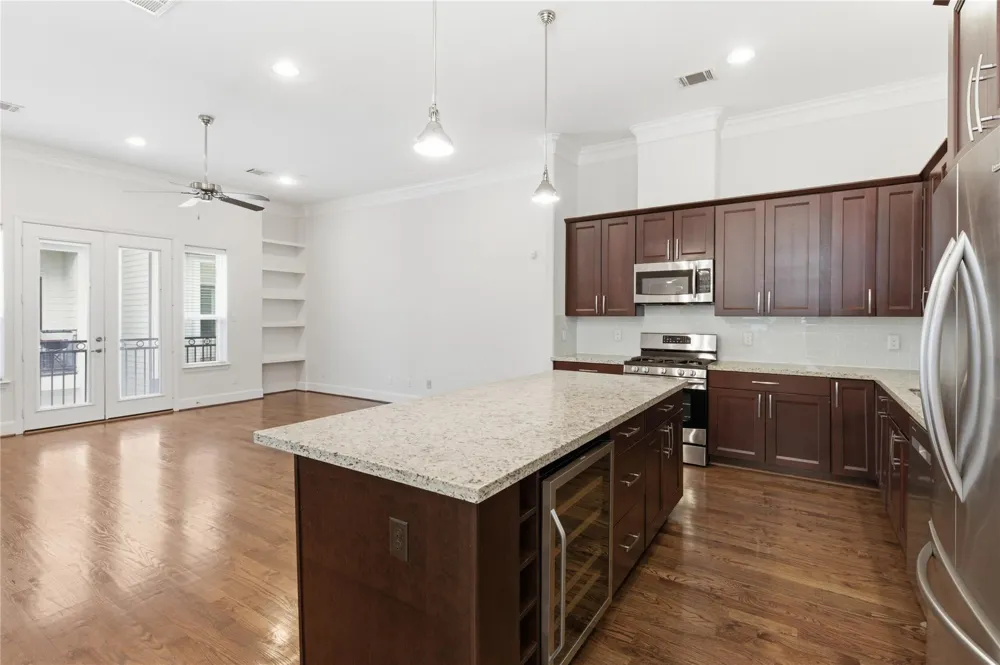 960 W 24th Street Houston, TX 77008
