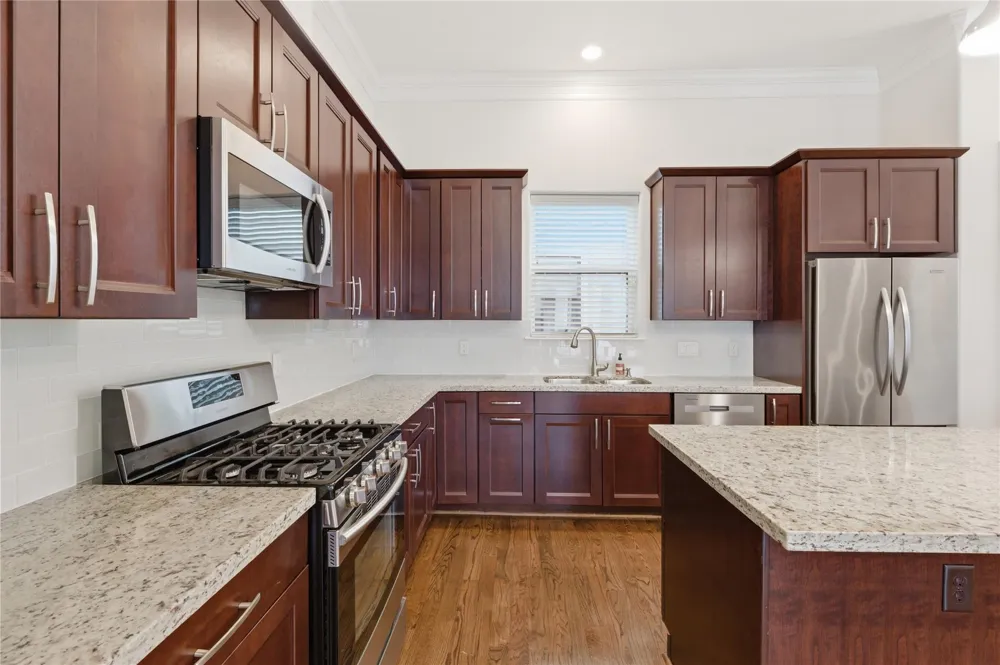 960 W 24th Street Houston, TX 77008