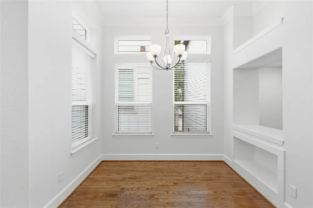 960 W 24th Street Houston, TX 77008