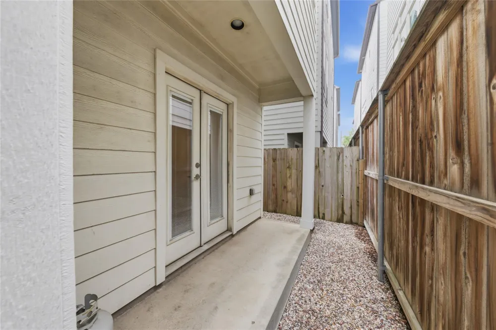 960 W 24th Street Houston, TX 77008