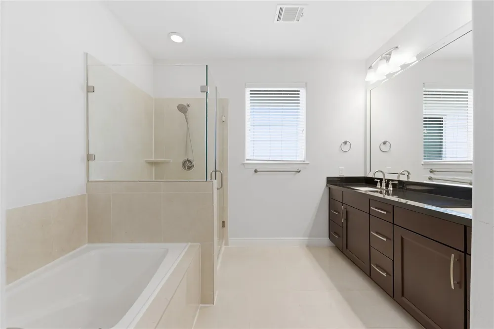 960 W 24th Street Houston, TX 77008