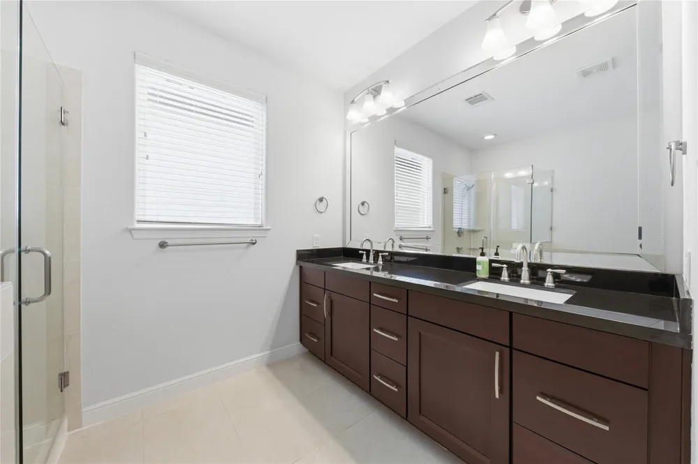 960 W 24th Street Houston, TX 77008