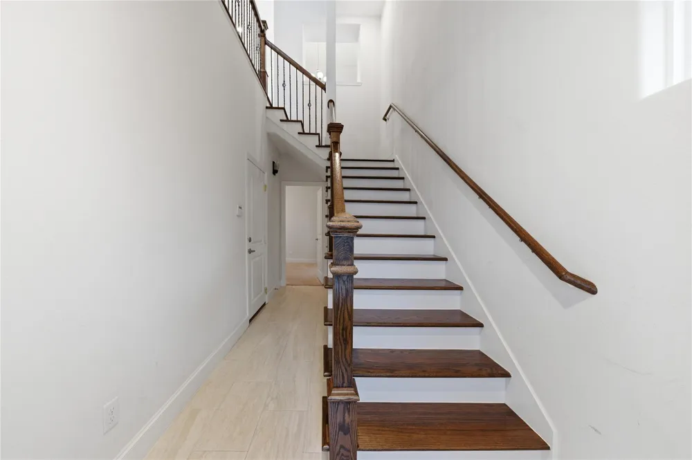 960 W 24th Street Houston, TX 77008