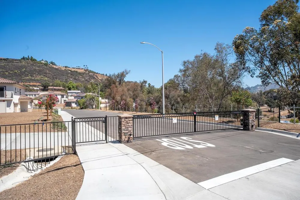3880 Rojo Tierra Rd La Mesa, CA 91941