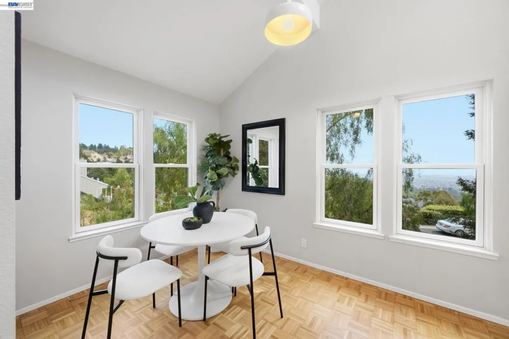 85 Samaria Ln Oakland, CA 94619