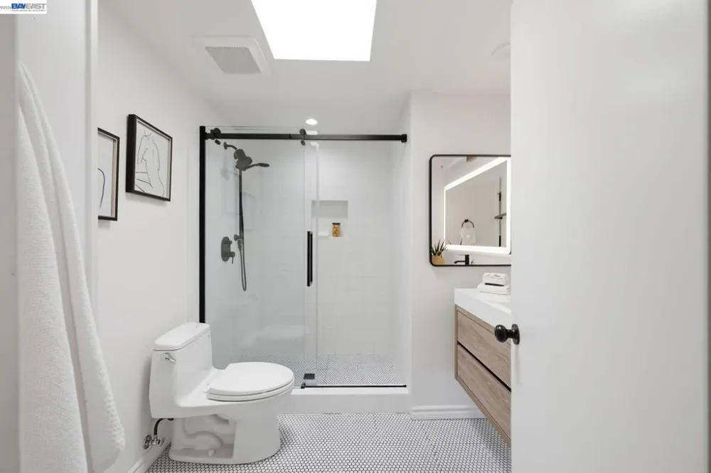 85 Samaria Ln Oakland, CA 94619