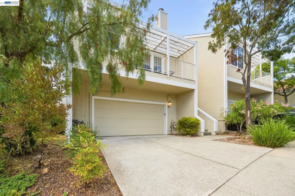 85 Samaria Ln Oakland, CA 94619