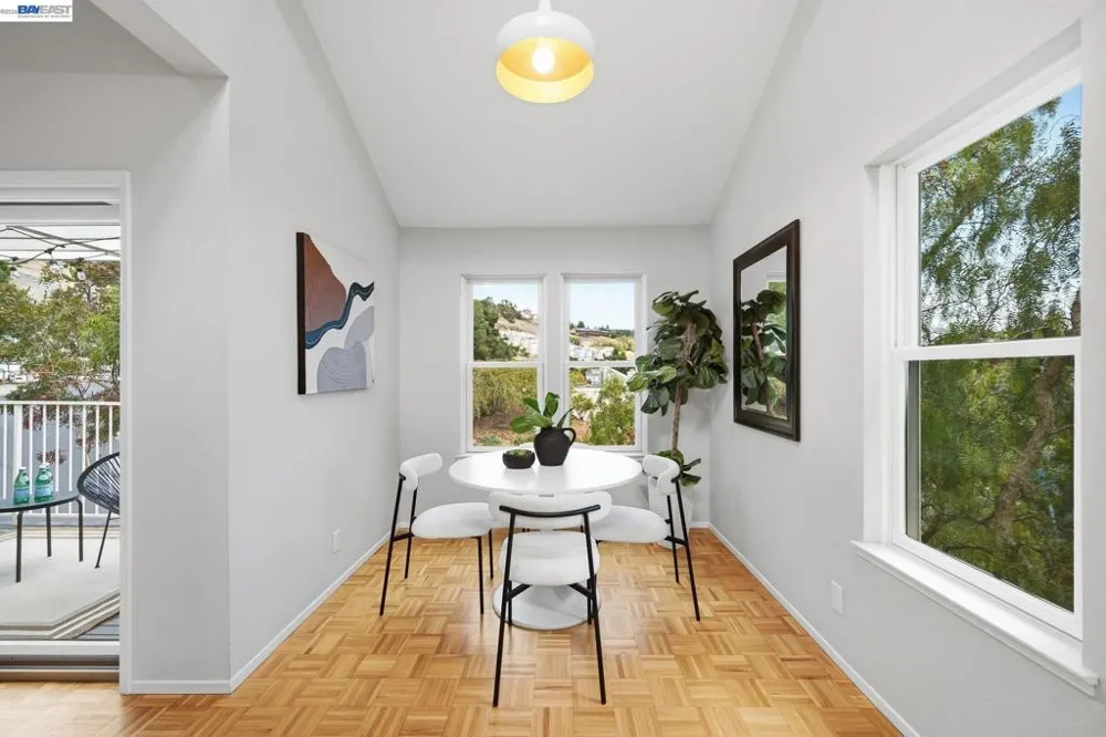 85 Samaria Ln Oakland, CA 94619