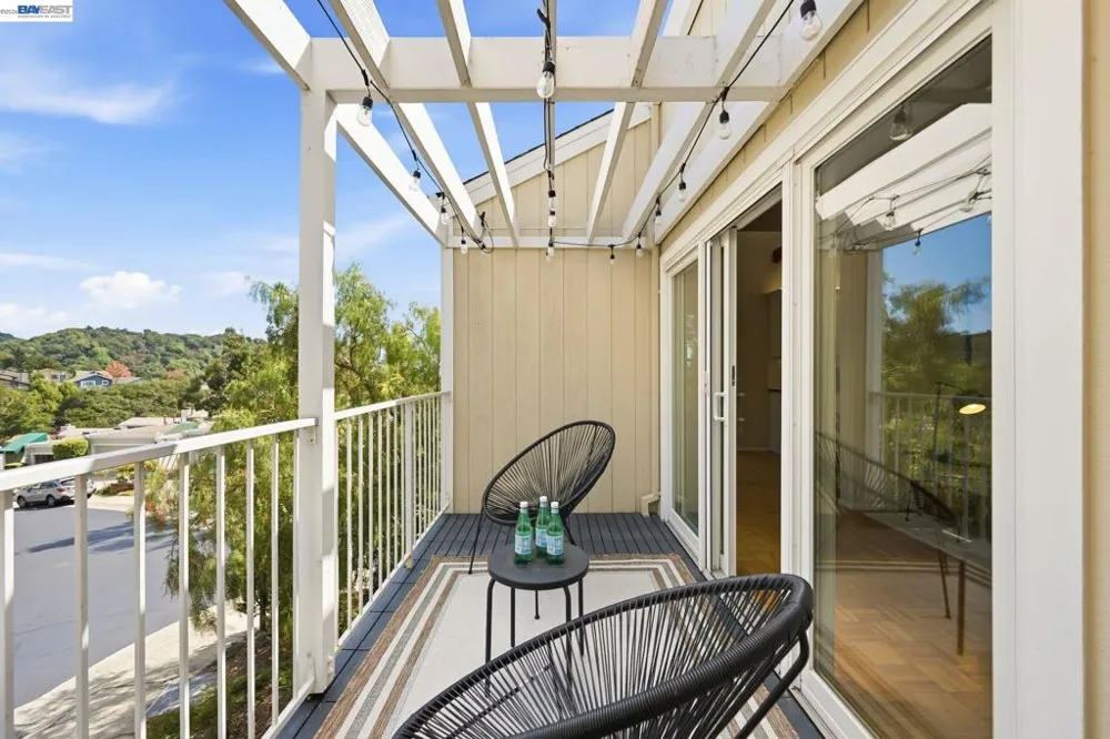 85 Samaria Ln Oakland, CA 94619