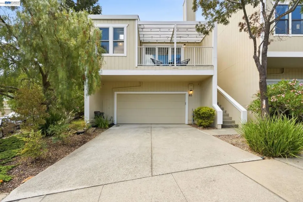 85 Samaria Ln Oakland, CA 94619