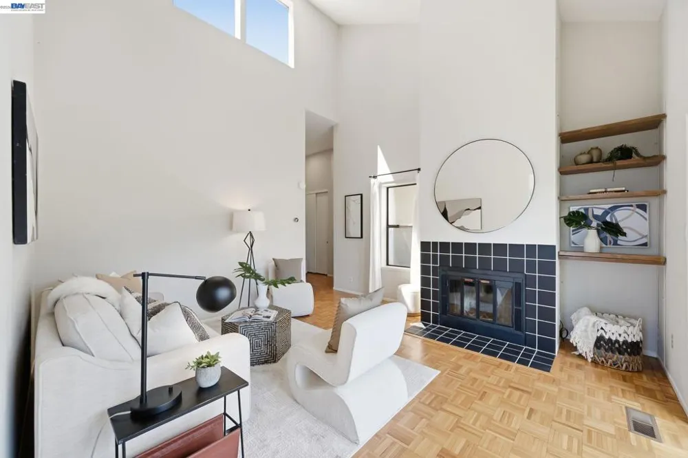 85 Samaria Ln Oakland, CA 94619