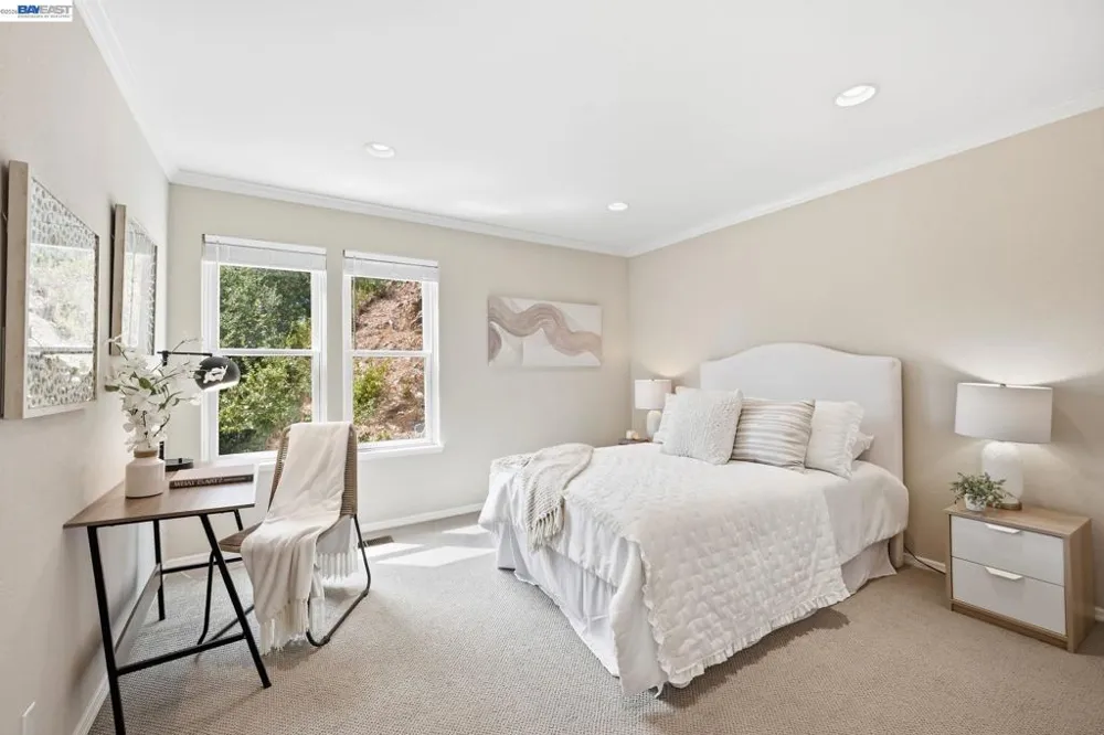 85 Samaria Ln Oakland, CA 94619