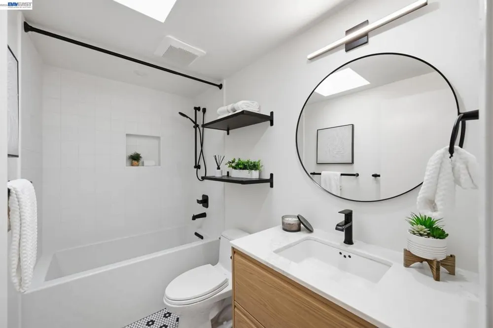 85 Samaria Ln Oakland, CA 94619