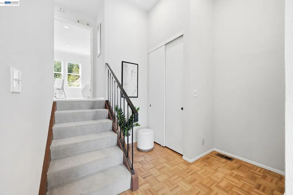 85 Samaria Ln Oakland, CA 94619