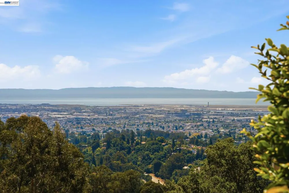 85 Samaria Ln Oakland, CA 94619