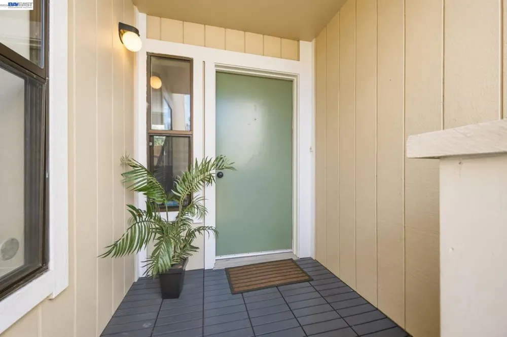 85 Samaria Ln Oakland, CA 94619