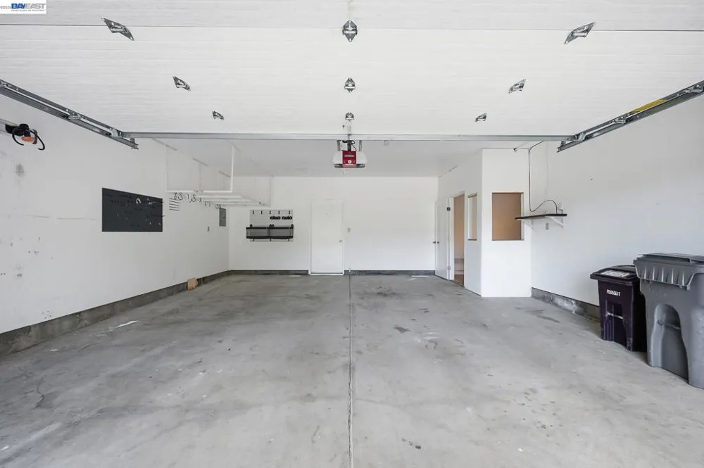 85 Samaria Ln Oakland, CA 94619