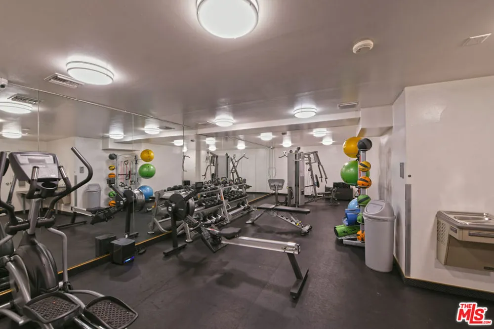 100 S Doheny Drive #424 Los Angeles, CA 90048