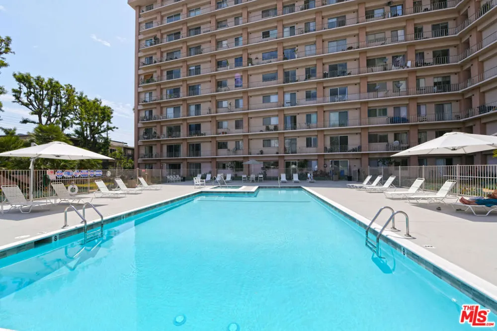 100 S Doheny Drive #424 Los Angeles, CA 90048