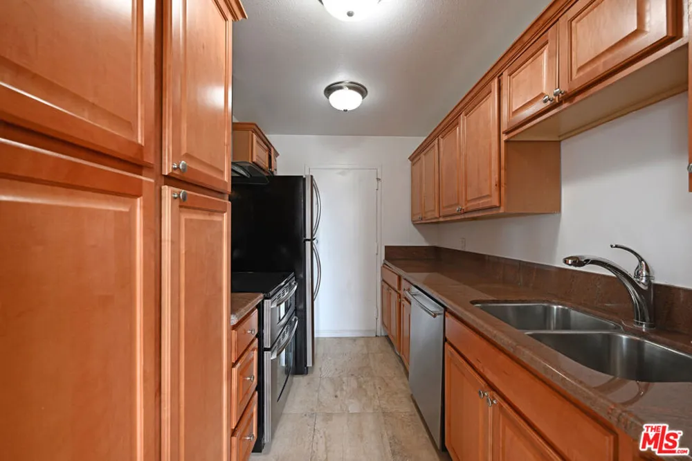 100 S Doheny Drive #424 Los Angeles, CA 90048