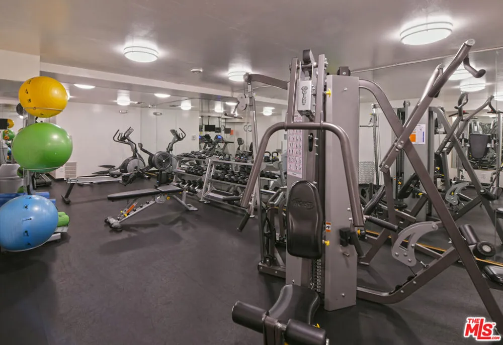 100 S Doheny Drive #424 Los Angeles, CA 90048