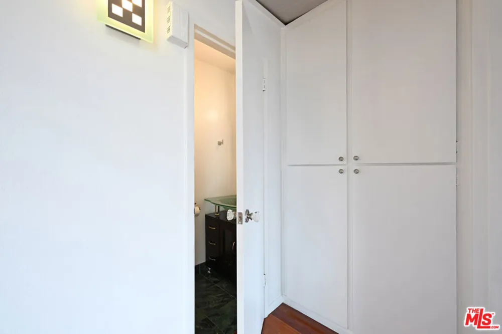 100 S Doheny Drive #424 Los Angeles, CA 90048