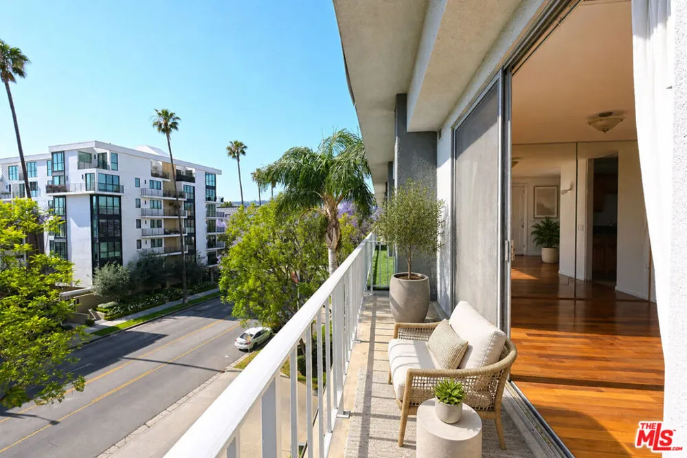 100 S Doheny Drive #424 Los Angeles, CA 90048