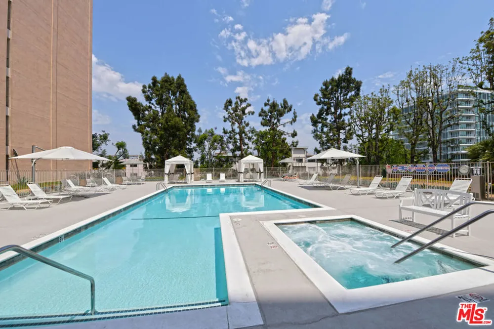 100 S Doheny Drive #424 Los Angeles, CA 90048
