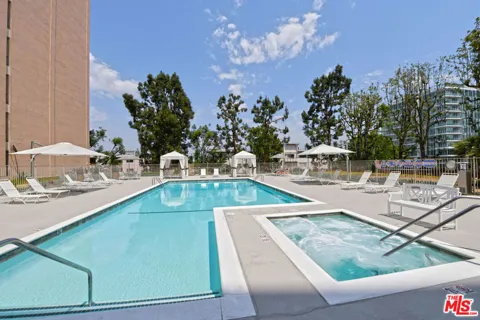 100 S Doheny Drive #424