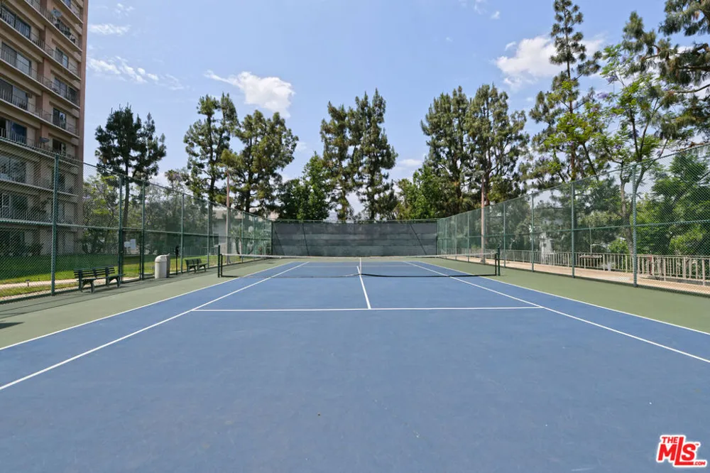 100 S Doheny Drive #424 Los Angeles, CA 90048