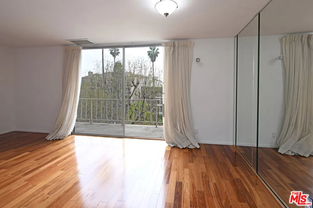100 S Doheny Drive #424 Los Angeles, CA 90048