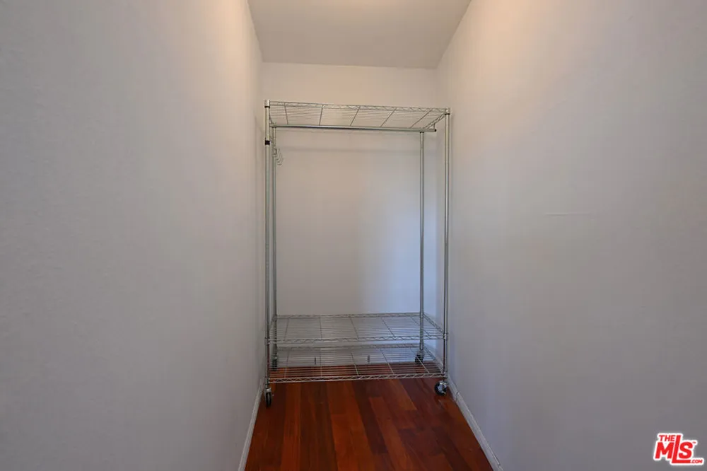 100 S Doheny Drive #424 Los Angeles, CA 90048