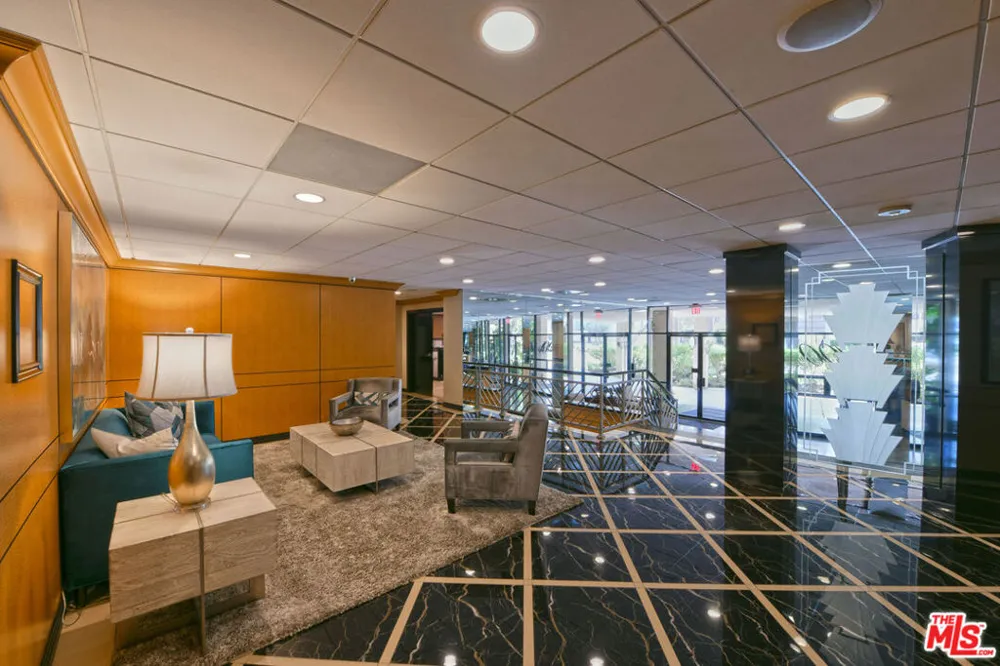 100 S Doheny Drive #424 Los Angeles, CA 90048