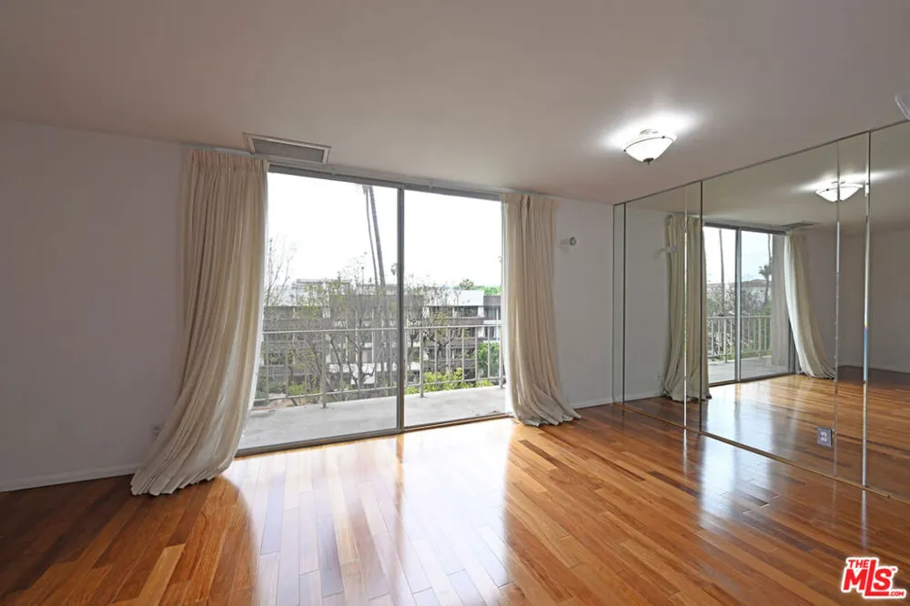 100 S Doheny Drive #424 Los Angeles, CA 90048